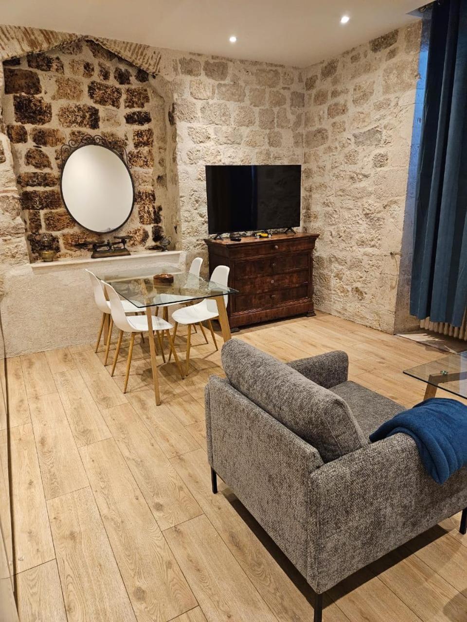 Le Beffroi Aparthotel Tournon-d'Agenais Exterior photo